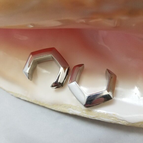PAIR White brass hexagon shape ear saddle, platform plug 25mm NWT unique - Picture 1 of 3